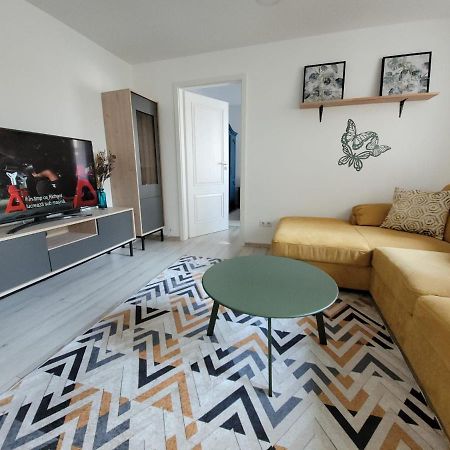 Lovely Apartment Near City Center Cluj-Napoca Ngoại thất bức ảnh